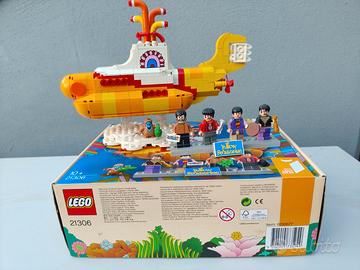 LEGO 21306  The Beatles Yellow Submarine