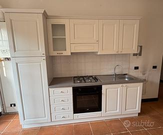 Cucina completa di elettrodomestici come nuova