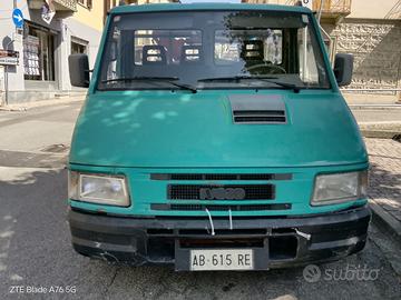 Iveco Daily con gru
