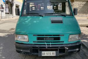 Iveco Daily con gru