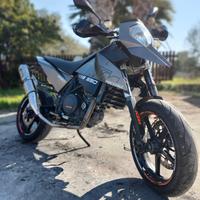 KTM 690 supermoto