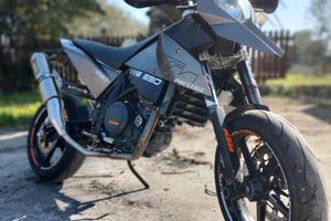 KTM 690 supermoto