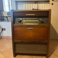 mobile giradischi e radio 