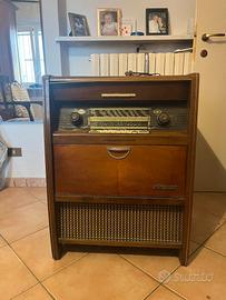 mobile giradischi e radio 