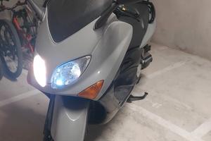 Yamaha T Max - 2004