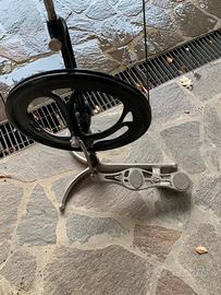 Trapano a pedale dentista antico