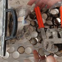 Tappi e applicatore e tappi sughero