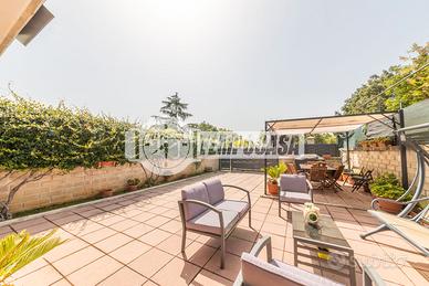 VILLA A SCHIERA