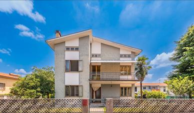 Casa indipendente con giardino