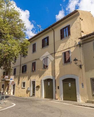 2 LOCALI A CASTEL GANDOLFO