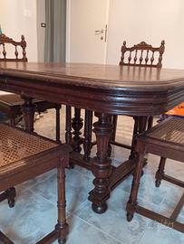 Set Antico Tavolo Allungabile e Sedie in legno