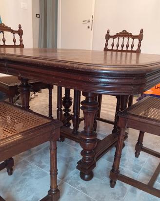 Set Antico Tavolo Allungabile e Sedie in legno