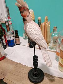 Pappagallino  vintege  su trespolo in legno