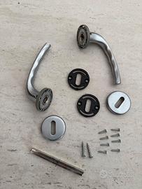 8 coppie di maniglie per porte interne