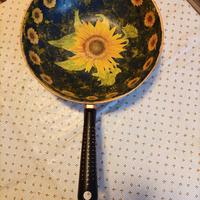 Pentola decorata in decoupage 