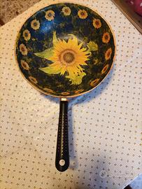 Pentola decorata in decoupage 