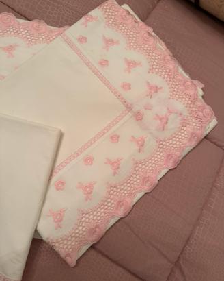 Lenzuolo matrimonalie ricamato a mano