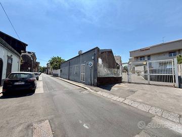 Box / Garage di 50 m² a San Giovanni la Punta
