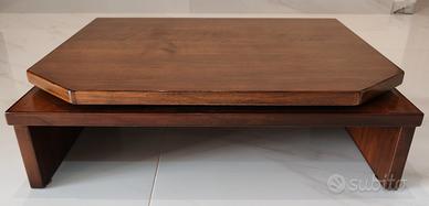 Mobiletto girevole per tv in massello di noce.