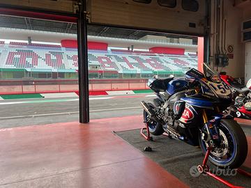 Yamaha R1 2018 pronto pista