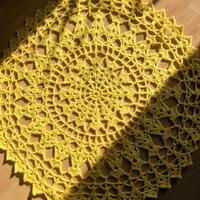 Centrino uncinetto fatto a mano giallo