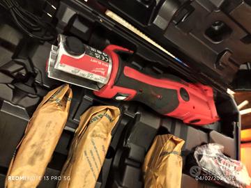 Pressatrice A Batteria Milwaukee per multistrato