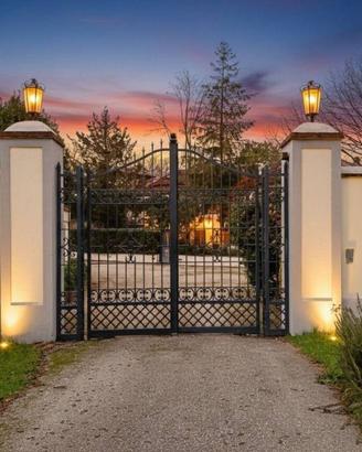 Villa di 380 m² con più di 5 locali a Campagnano d