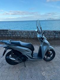 SH 125 2024 grigio finanza