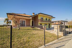 ESCLUSIVA E IMPECCABILE VILLA INDIPENDENTE