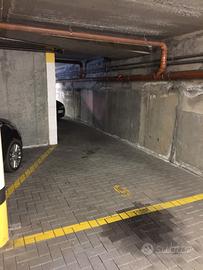 Posto auto coperto in garage