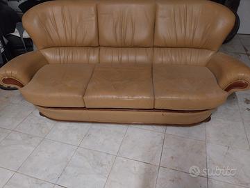 divano  piu 2 poltrone 