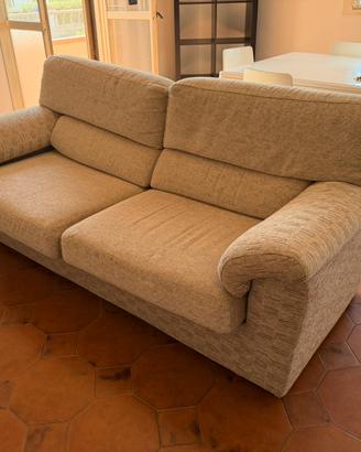 Divano 3 posti – 210 × 90 cm