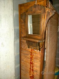 piccolo specchio con porta collane 