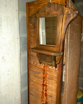 piccolo specchio con porta collane 