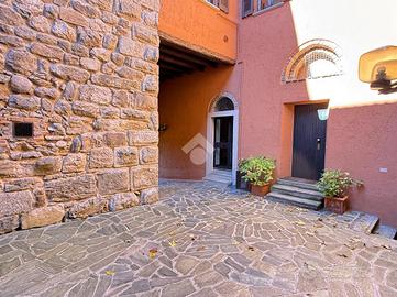 4 LOCALI A CALCO