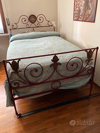 Letto antico in ferro battuto