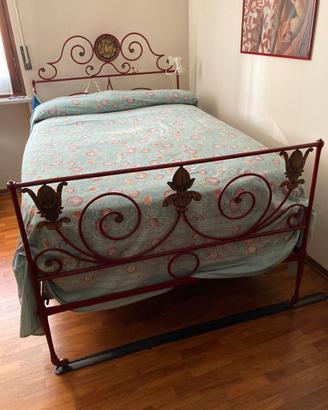 Letto antico in ferro battuto