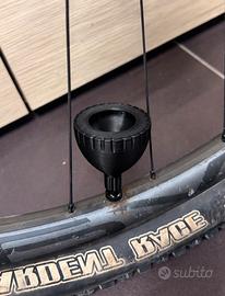 Imbuto per sigillante tubeless
