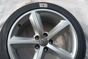 Cerchi originali Audi con gomme 18
