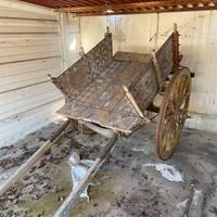 Carretti antichi in legno