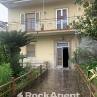VILLA CON GIARDINO