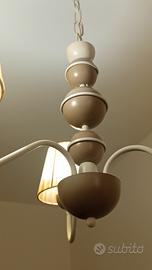 lampadario tre bracciabianco e avorio con cupole 