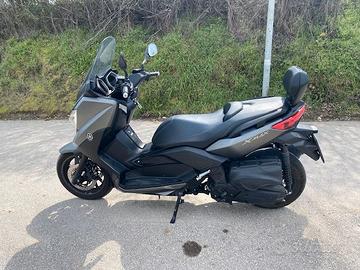 XMAX 400
