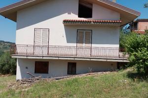 Vendita casa compresa di terreno