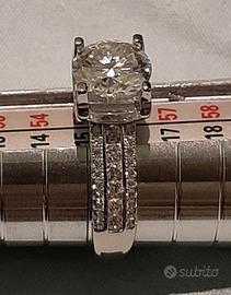 Meraviglioso Anello in argento e Moissanite
