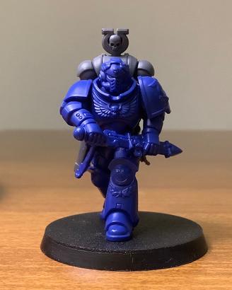 Space marine - ultramarines - tenente Calsius