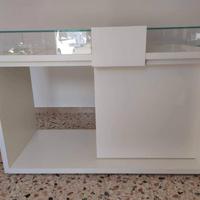 Espositore da banco con vetrina in vetro. 