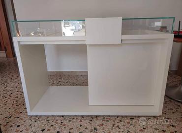 Espositore da banco con vetrina in vetro. 