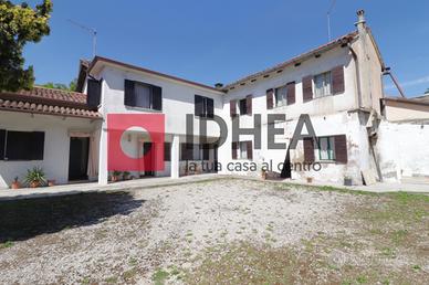 CASA SINGOLA COMPOSTA DA DUE UNITA' ABITATIVE A FO