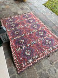 Vecchio tappeto kilim
